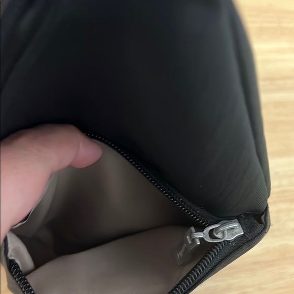 Baggallini Black Belt Bag Sleek Minimalist Design - Picture 6 of 6